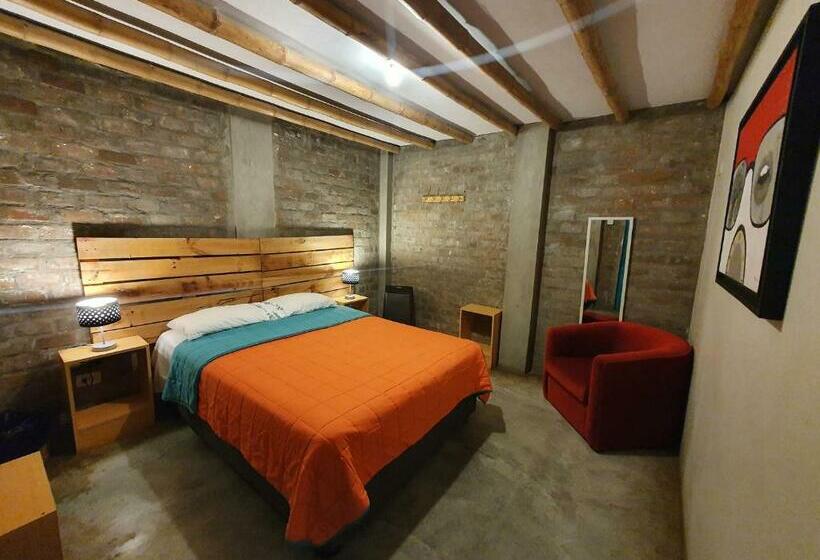 اتاق اکونومی, The Upcycled Hostel Huacachina