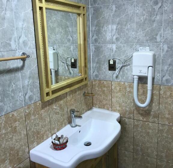 اتاق استاندارد سه نفره, Hostal Andes Patagonicos