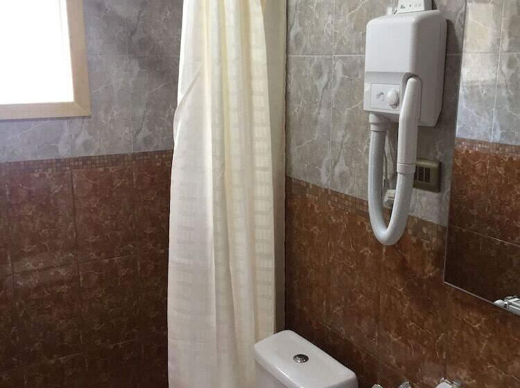 اتاق استاندارد سه نفره, Hostal Andes Patagonicos