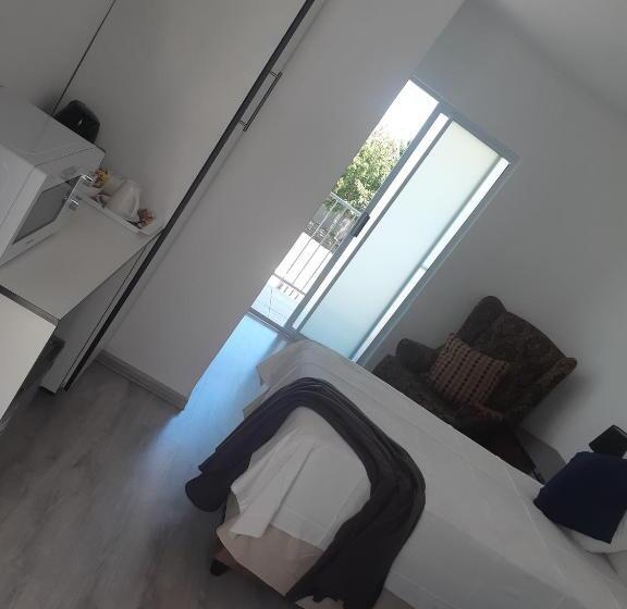 اتاق استاندارد, Mentor Guest House