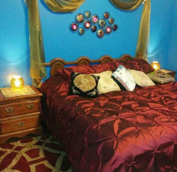 اتاق لوکس با تخت بزرگ, Château Sur Mer Bed & Breakfast