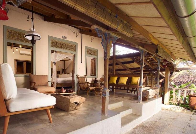 اتاق لوکس با تخت بزرگ, Desa Alamanis Resort Villa
