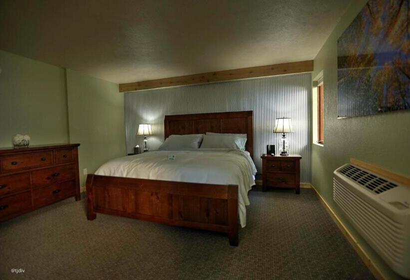 Deluxe Suite King Bed, Roam Inn