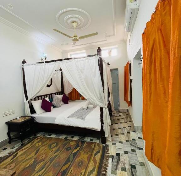 اتاق لوکس با چشم‌انداز, Jaisalmer Hostel Crowd