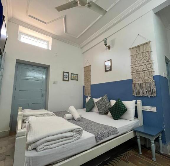 اتاق استاندارد با چشم‌انداز باغ, Jaisalmer Hostel Crowd