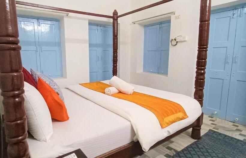 اتاق لوکس با چشم‌انداز, Jaisalmer Hostel Crowd