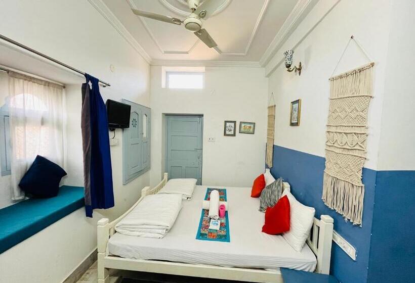 اتاق استاندارد با چشم‌انداز باغ, Jaisalmer Hostel Crowd