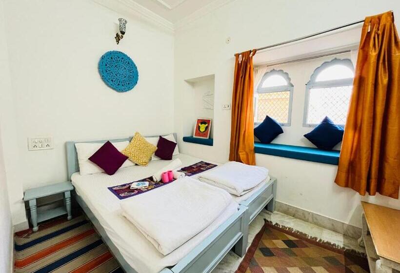 اتاق استاندارد با چشم‌انداز باغ, Jaisalmer Hostel Crowd
