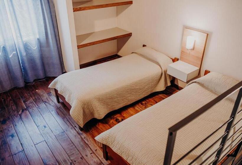 اتاق خانوادگی, Motel Aca Santa Rosa