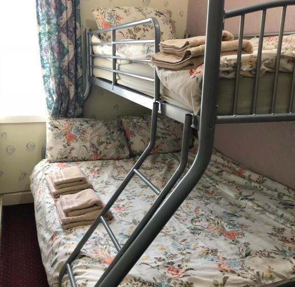 اتاق خانوادگی, Pier View B&b For Families