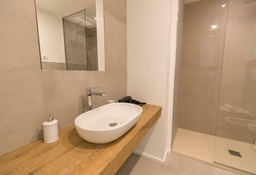 اتاق خانوادگی با چشم‌انداز جانبی دریا, Antares Rooms And Suites