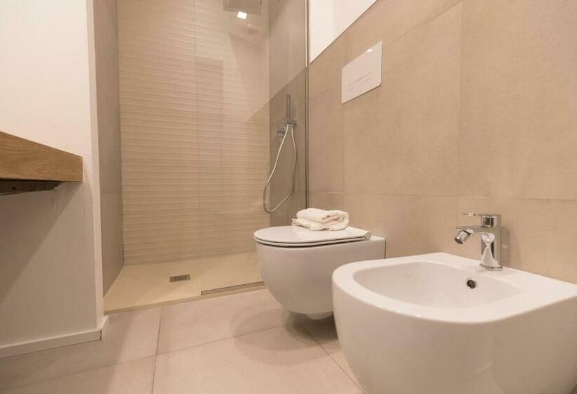 اتاق خانوادگی با چشم‌انداز جانبی دریا, Antares Rooms And Suites