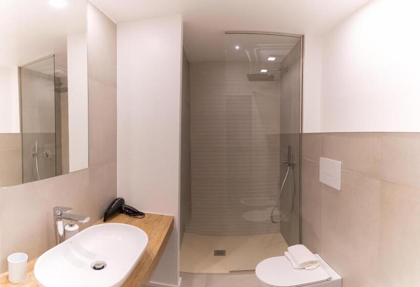 اتاق خانوادگی با چشم‌انداز جانبی دریا, Antares Rooms And Suites