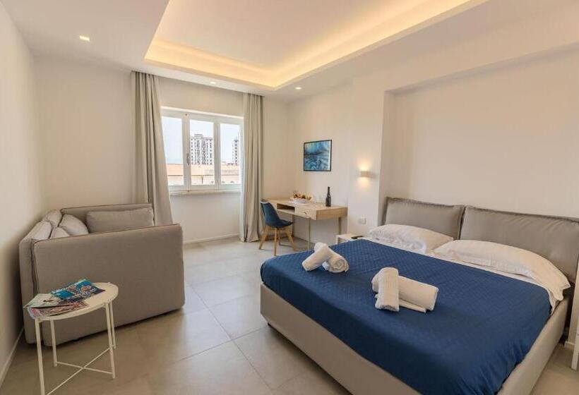 اتاق خانوادگی با چشم‌انداز جانبی دریا, Antares Rooms And Suites