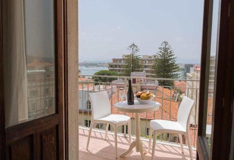 اتاق استاندارد با بالکن و چشم‌انداز دریا, Antares Rooms And Suites