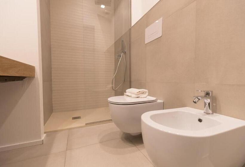اتاق استاندارد با بالکن و چشم‌انداز دریا, Antares Rooms And Suites
