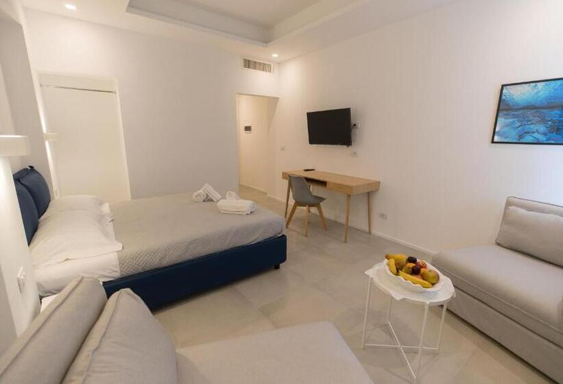 اتاق استاندارد با بالکن و چشم‌انداز دریا, Antares Rooms And Suites