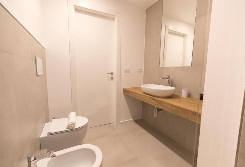 اتاق استاندارد با بالکن و چشم‌انداز دریا, Antares Rooms And Suites