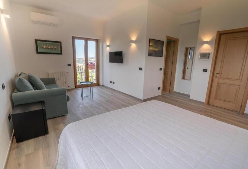 سوییت با چشم‌انداز دریا, Antares Rooms And Suites