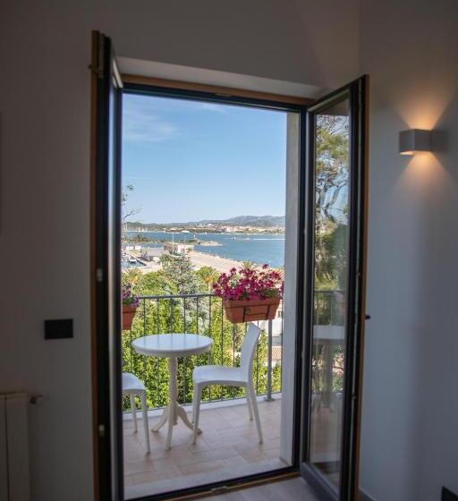 سوییت با چشم‌انداز دریا, Antares Rooms And Suites
