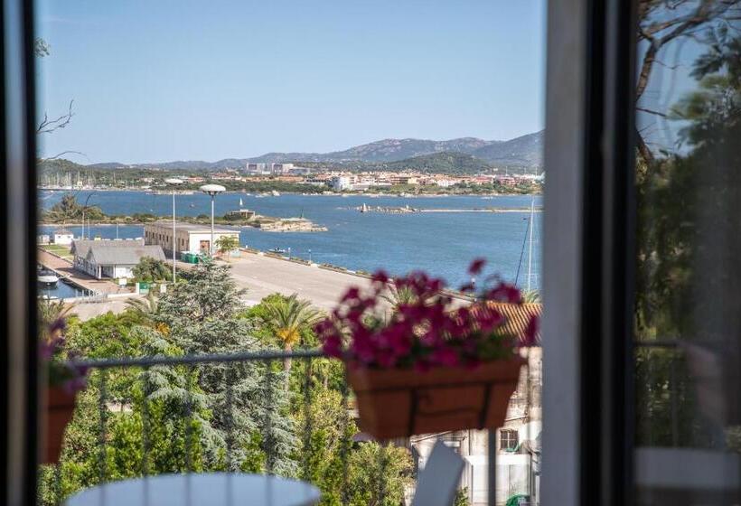 سوییت با چشم‌انداز دریا, Antares Rooms And Suites