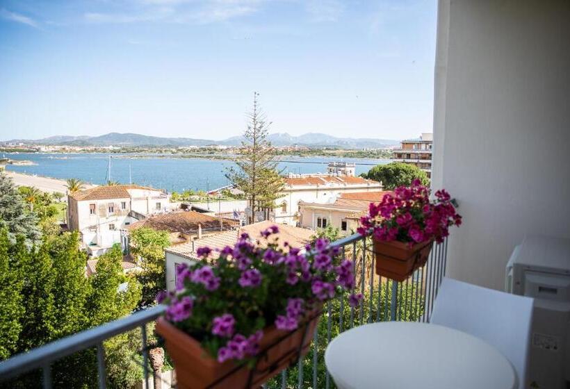 سوییت با چشم‌انداز دریا, Antares Rooms And Suites