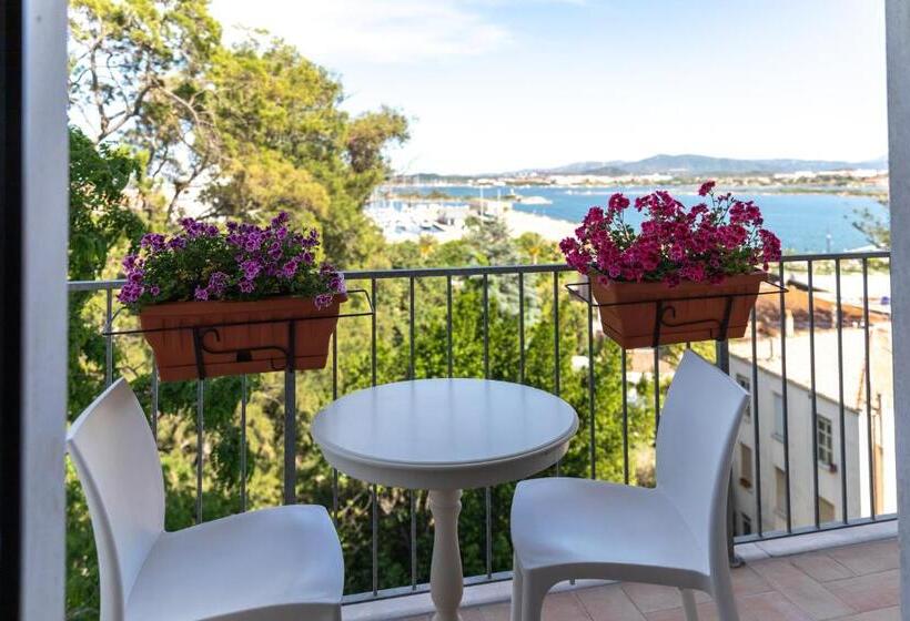 سوییت با چشم‌انداز دریا, Antares Rooms And Suites