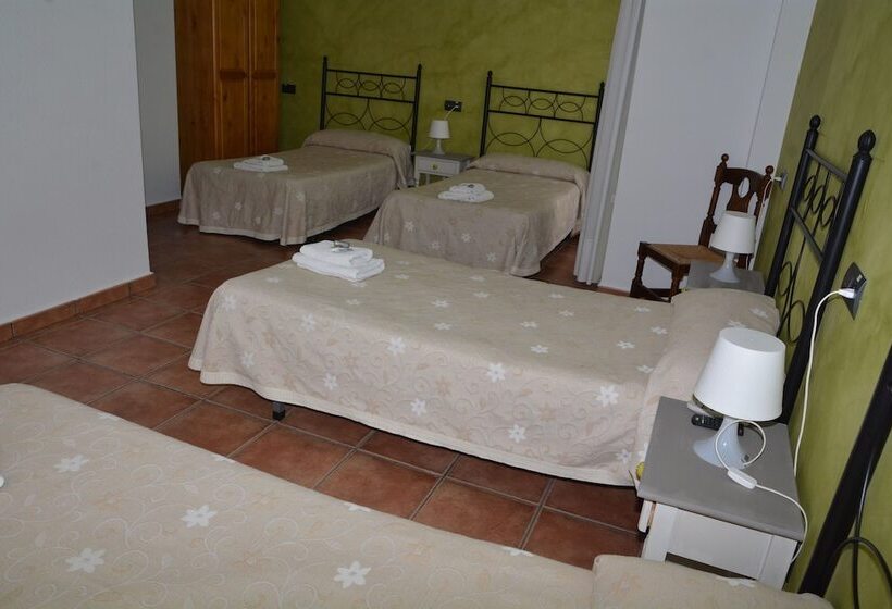 اتاق استاندارد چهار تخته, Restaurante Viñas Viejas