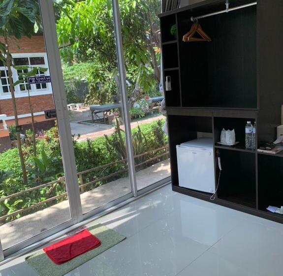 اتاق استاندارد سه نفره, Meephawa Resort