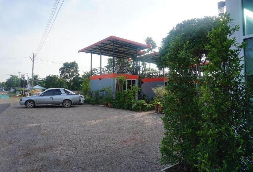 اتاق استاندارد سه نفره, Meephawa Resort