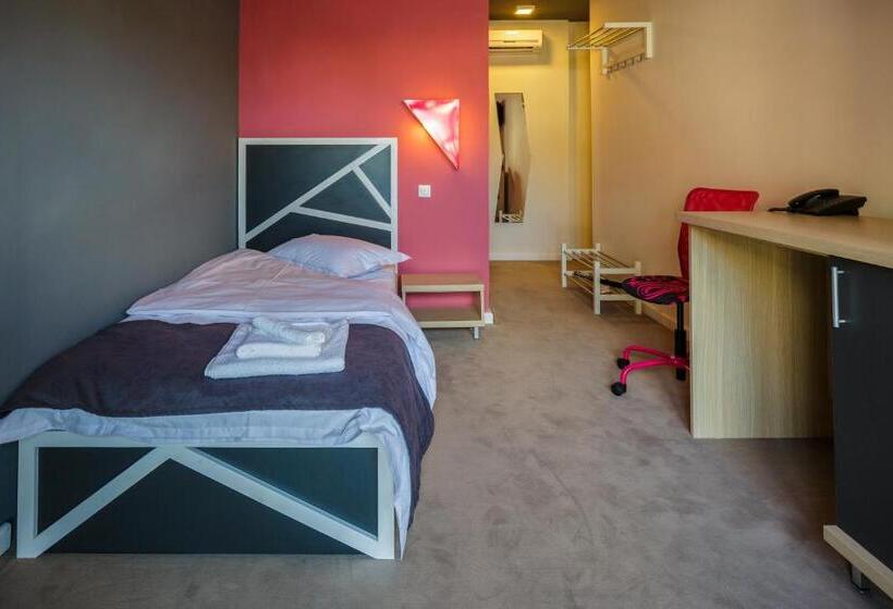 اتاق استاندارد یک تخته با بالکن, Net Hotel Pitesti