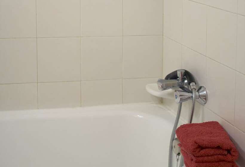 اتاق اکونومی, Résidencia Universitària Pare Claret   Hostel