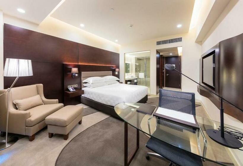 اتاق لوکس با تخت بزرگ, The Stanley Hotel & Suites