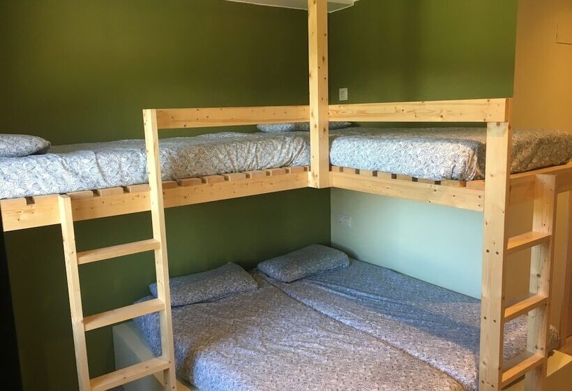اتاق خانوادگی, Xalet Refugi U.e.c.   Hostel