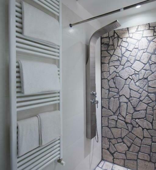 اتاق سوپریور, Studio 27