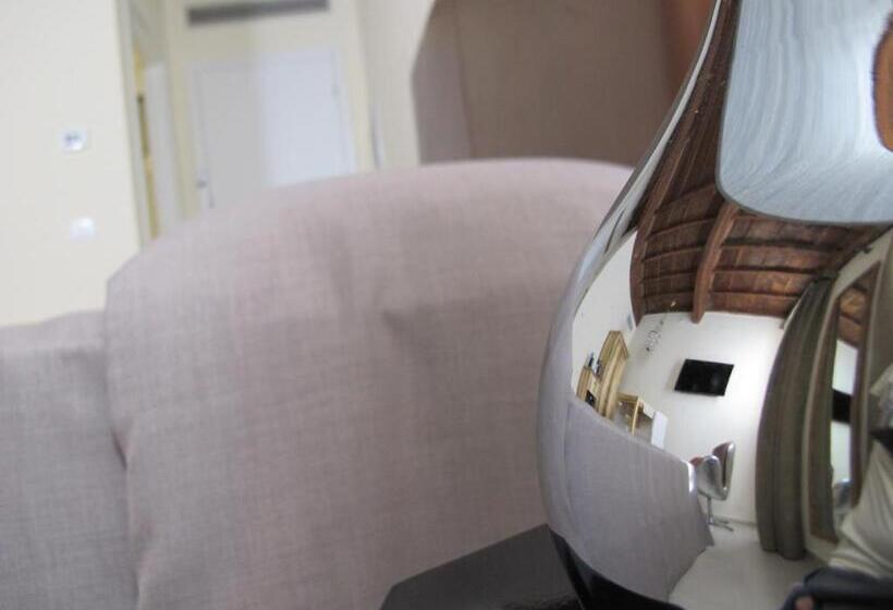 اتاق سوپریور, Studio 27