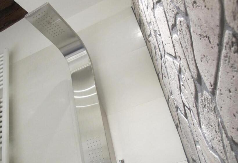 اتاق سوپریور, Studio 27