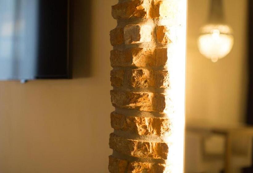 سوییت جونیور, Studio 27