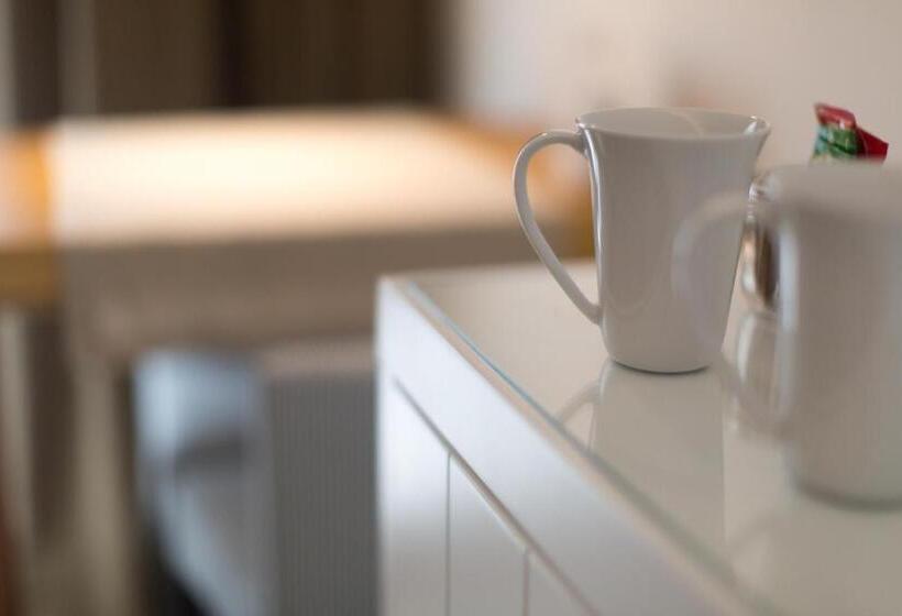 اتاق استاندارد, Studio 27