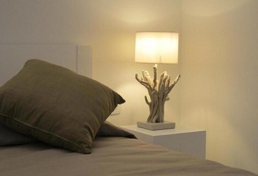 اتاق استاندارد, Studio 27