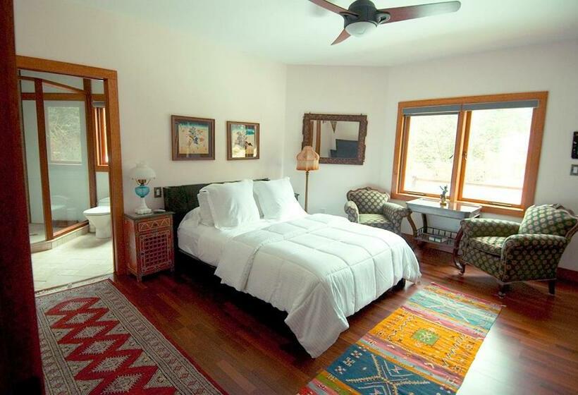 Standard Room, East Hampton Art House Bed And Breakfast