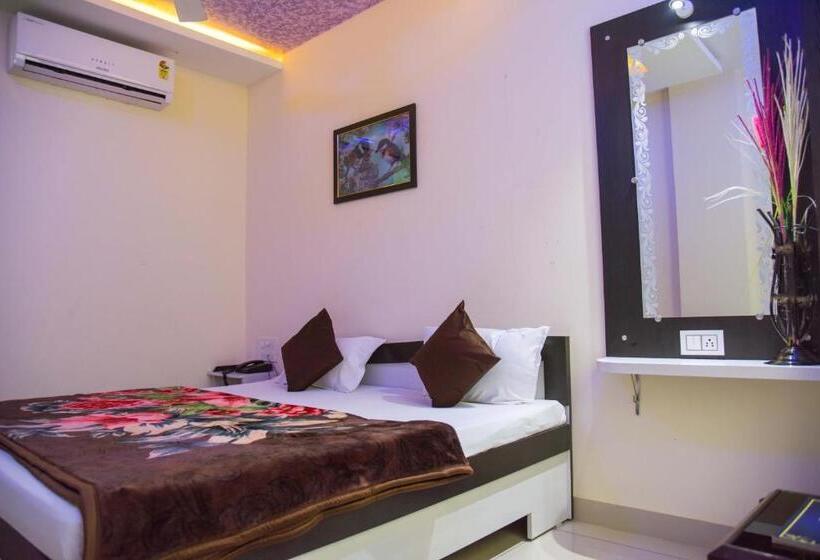 اتاق لوکس خانوادگی, Tulsi Residency