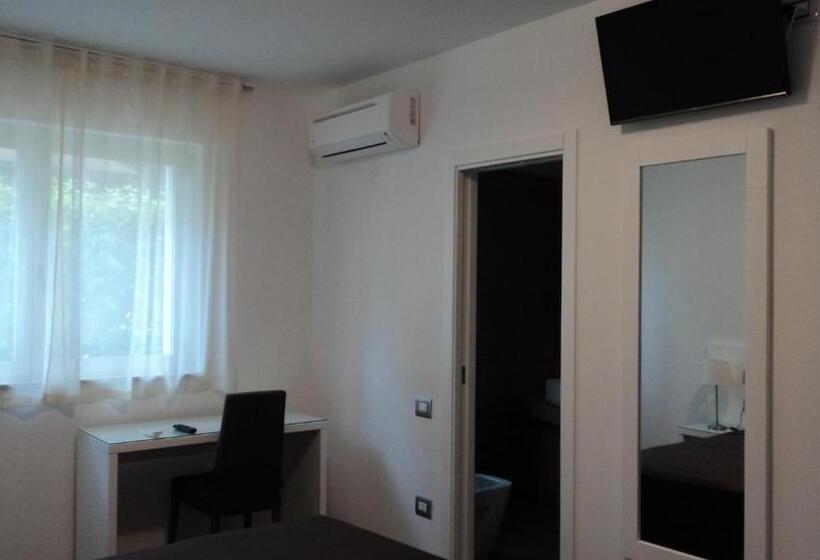 اتاق استاندارد سه نفره, Il Melograno B&b