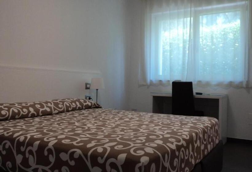 اتاق استاندارد سه نفره, Il Melograno B&b