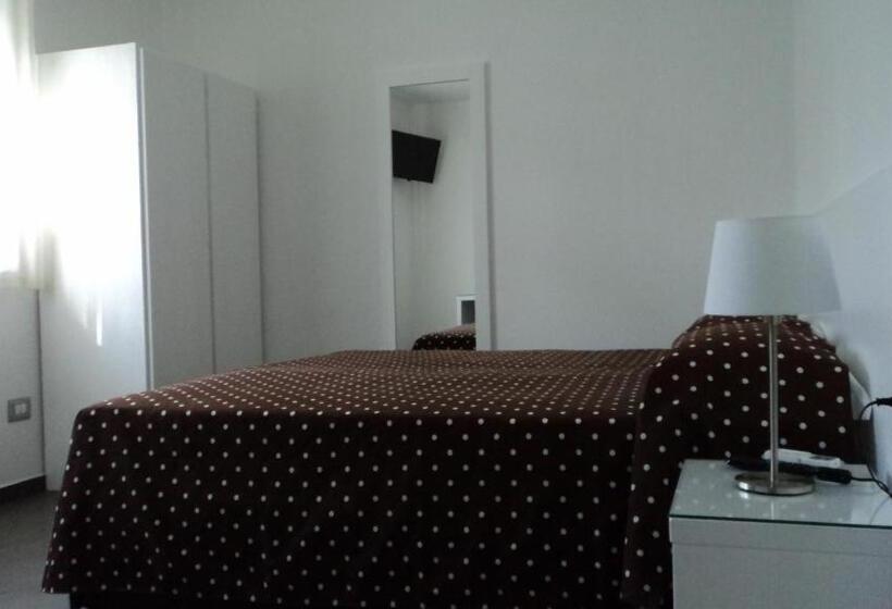 اتاق استاندارد سه نفره, Il Melograno B&b
