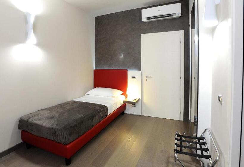 اتاق استاندارد یک نفره, B&b Opera