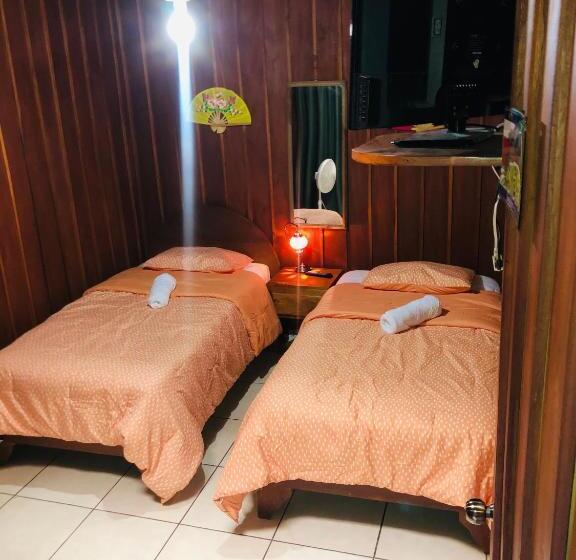 اتاق استاندارد با سرویس بهداشتی مشترک, Cabinas Lupita