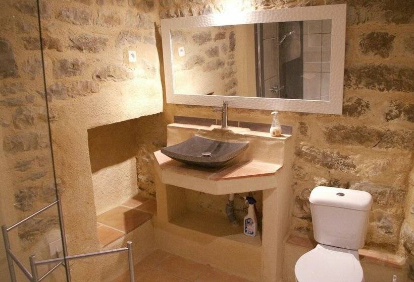 اتاق خانوادگی, La Prade Basse 82