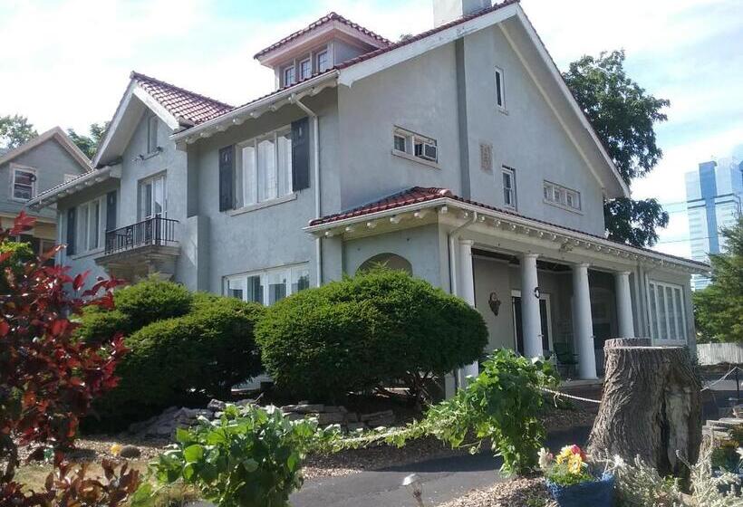 اتاق خانوادگی, Hanover House Bed And Breakfast