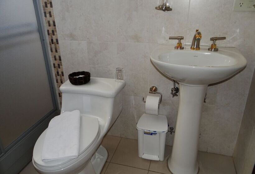 اتاق استاندارد چهار تخته, Hostería Imperio Real